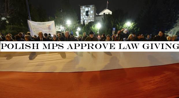 Polish MPs approve law giving government powers to fire judges