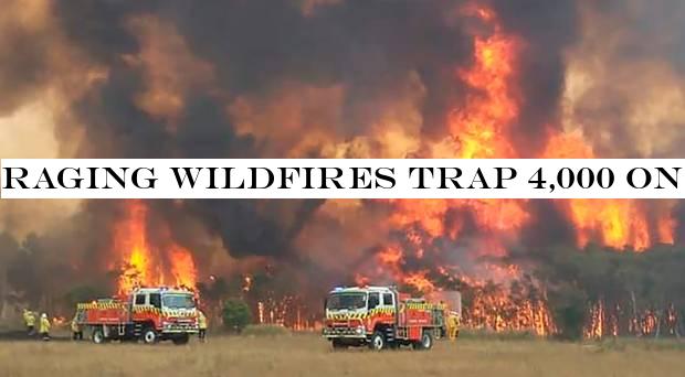 Raging wildfires trap 4,000 on Australian townwaterfront